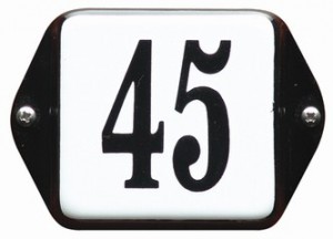 Emaille huisnummers oor. 