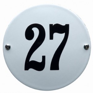 Emaille huisnummer rond basis.